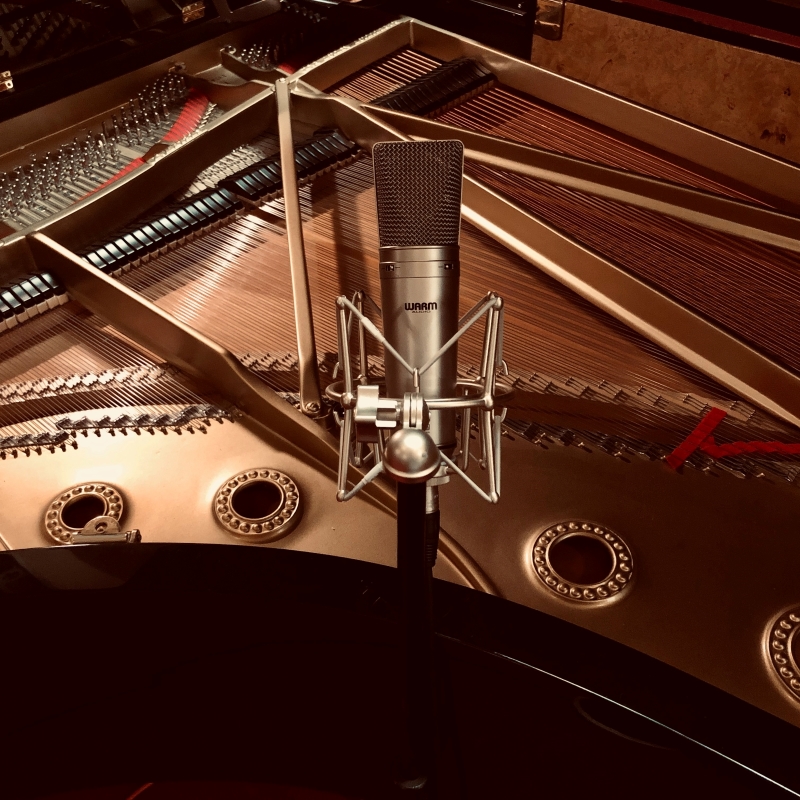 Grand Piano with microphone